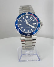 Load and play video in Gallery viewer, SEALANDAIR | Automatic | Ocean Adventure | Dive Watch | 25 Jewels | 43mm Stainless Steel Case &amp; Bracelet | Rotating Bezel | Swiss Made
